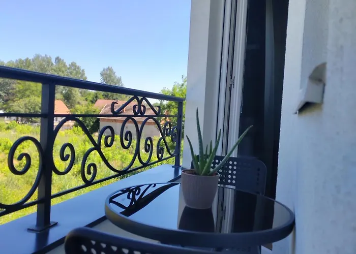 Lola Ii Apartament *