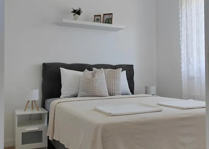 Lola Ii Apartament *